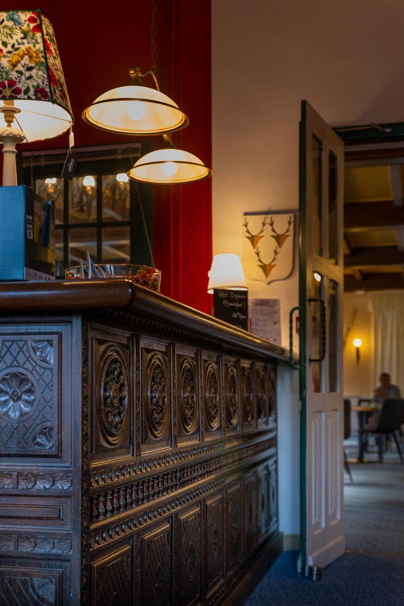 Hotel Restaurant Du Chateau Жослен Экстерьер фото